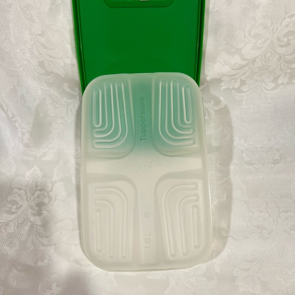 NEW (NIP) Tupperware FridgeSmart Food Storage Containers, 2 Piece Set (LAST one) - Picture 6 of 14